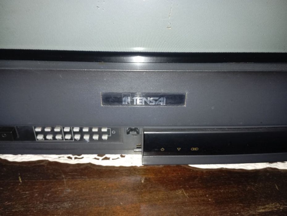 Televisão antiga a funcionar429592436665886721