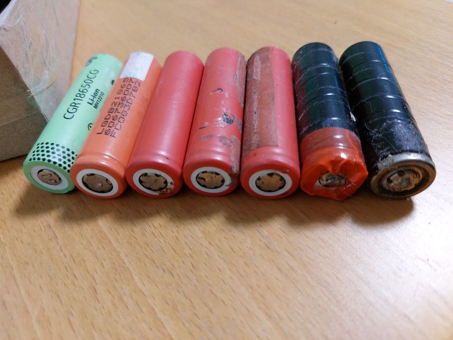 Акумуляторні батарейки різні