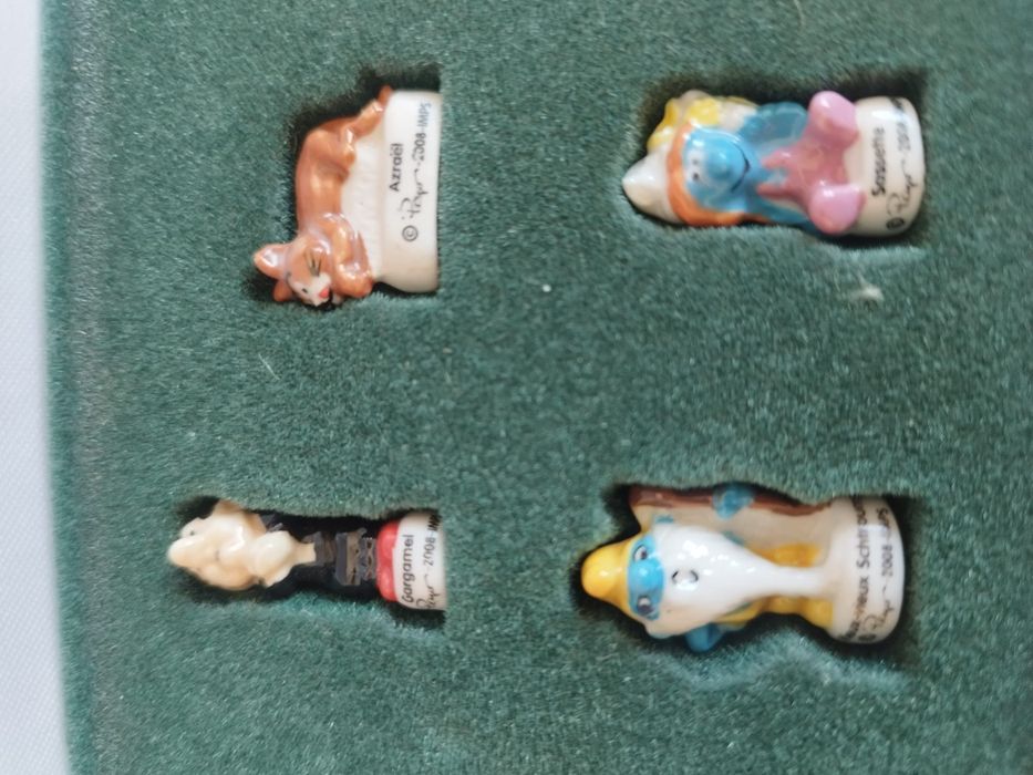 Excelente conjunto de figuras de smurfs.
