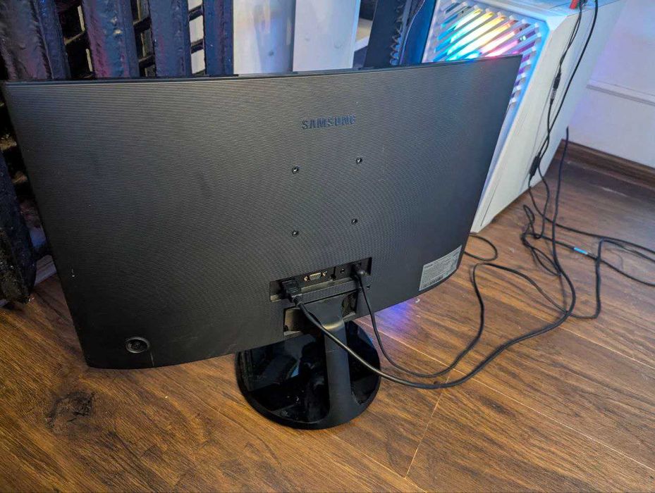 Монітор 23.5" Samsung Curved C24F390F