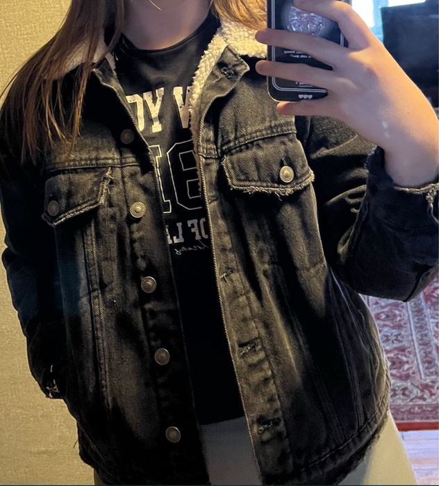 Продам утеплену джинсовку