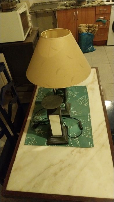 Mesa madeira e mármore com 4 cadeiras