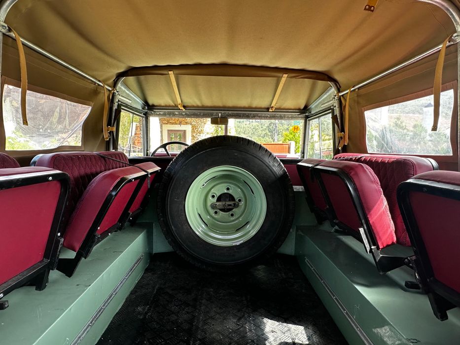 Land Rover Santana Series III 109
