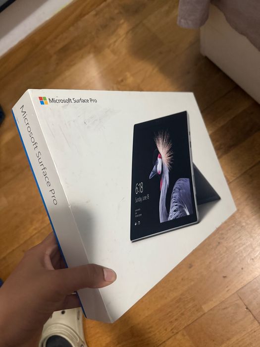 Microsoft Surface pro com caixa64586334270723124