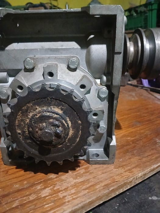 Продам редуктора у відмінному стані з ресурсного станка.