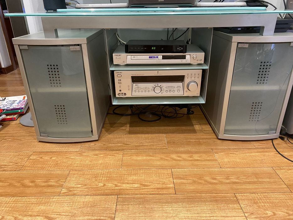 Móvel giratório de TV e aparelhagem