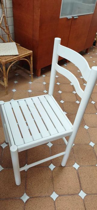 Mesa redonda branca extensível em madeira maciça + 4 cadeiras