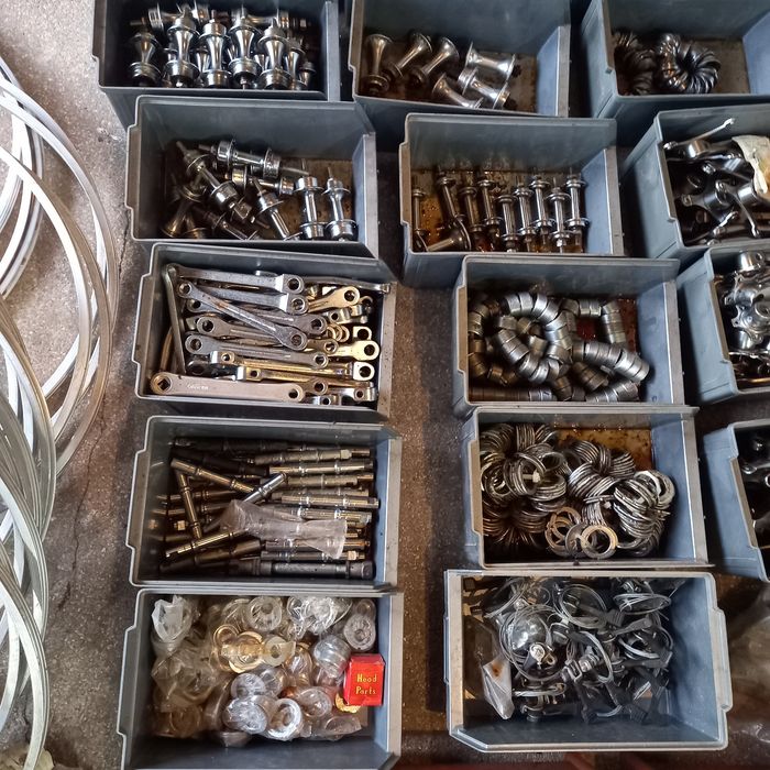 Lote de peças de bicicletas