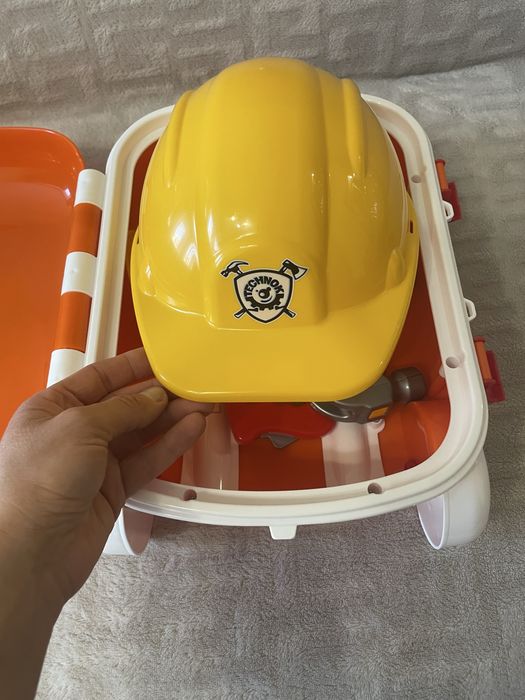 Чемодан с набором инструментов