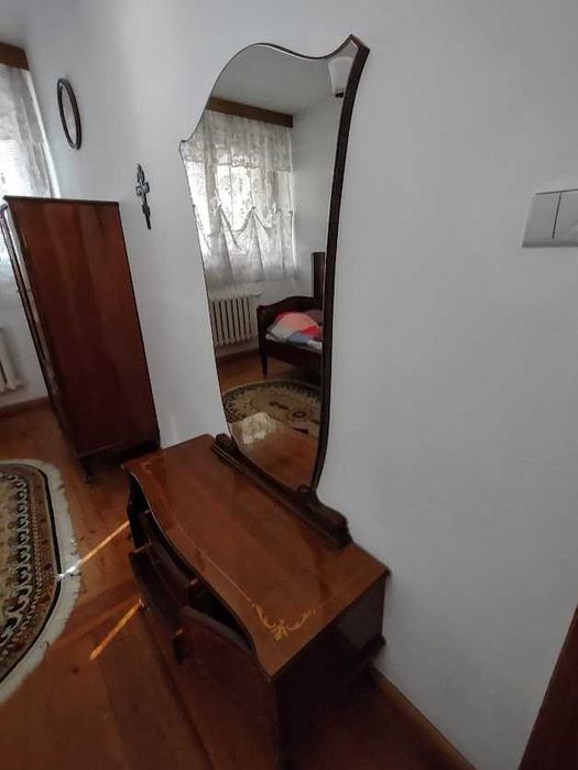 Sprzedam toaletkę z lustrem