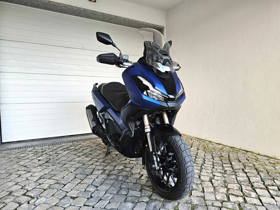 Honda ADV 350 de 2024 com apenas 10.600 kms e com garantia da marca