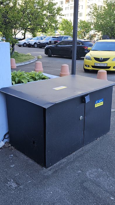 Генератори та вуличний кожух, короб, каністри