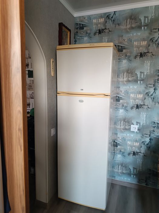Холодильник б/у продам