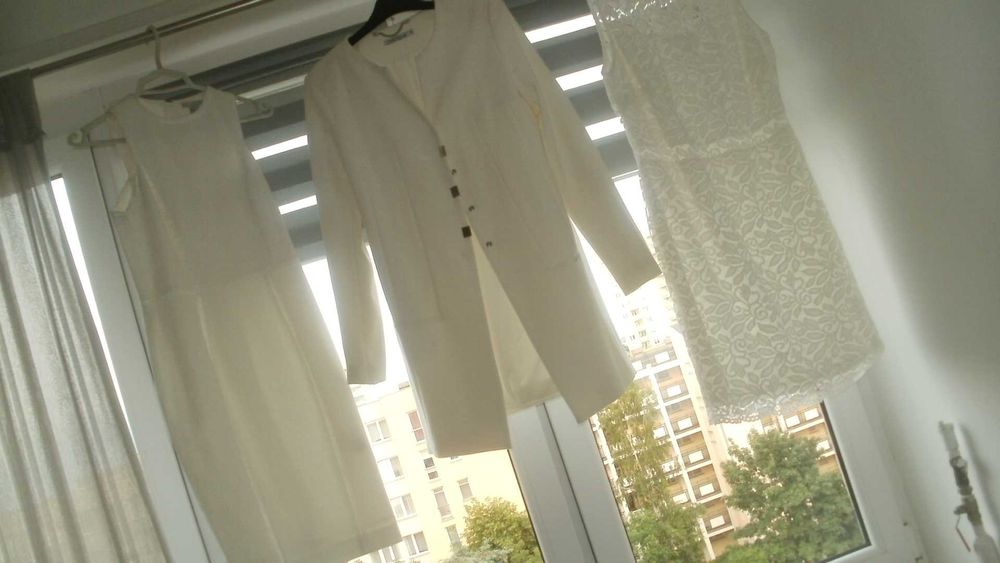 Płaszcz damski biały Quiosque 36 + 2 sukienki: HM ecru+biała koronkowa