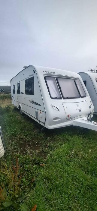 Caravana Elddis cama em ilha