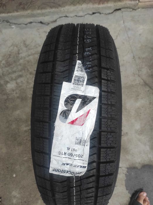 Bridgestone blizac ice 205/60 r16