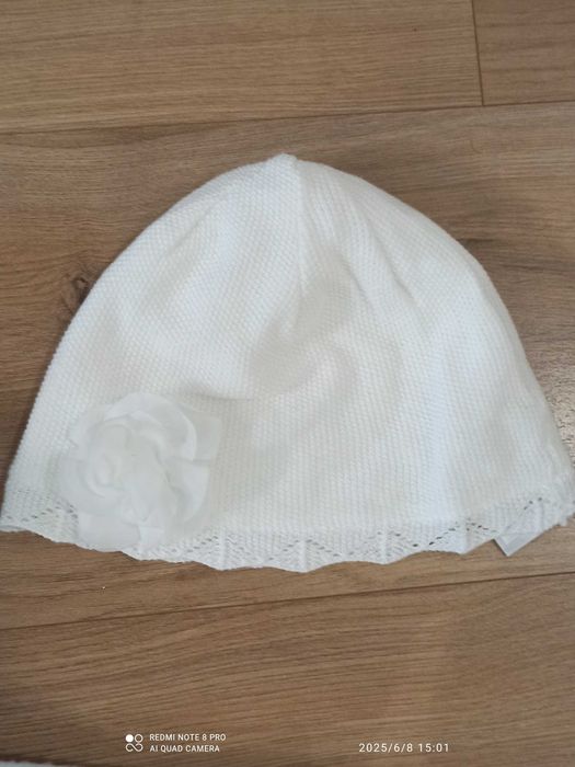 Pelerynka i czapeczka na chrzest
