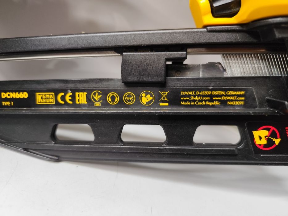 DeWalt DCN 660 акумуляторний безщітковий пістолет по дереву Деволт оригінал