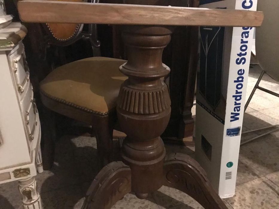 Mesa em madeira de Nogueira com 2,20 e 2 pés de galo