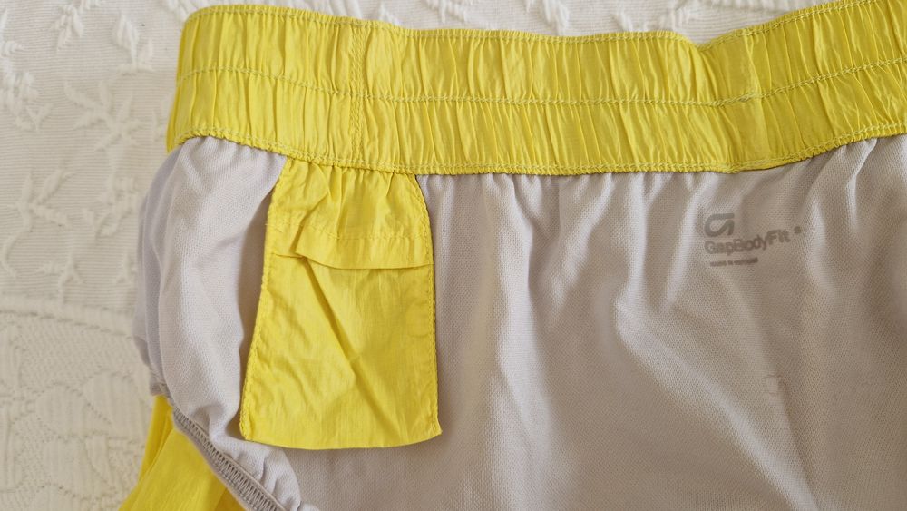 Calções Gap, Dri-Fit tamanho S, amarelo