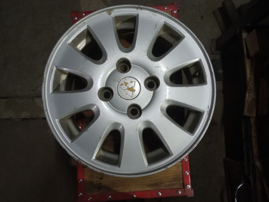 Диск Mitsubishi Carisma R15