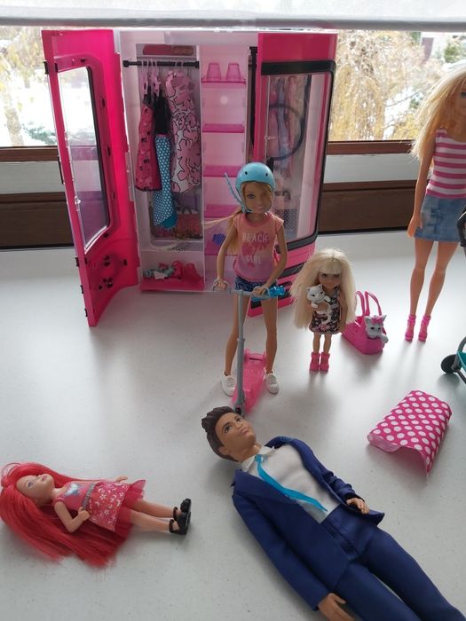 Zestaw Barbie z szafą