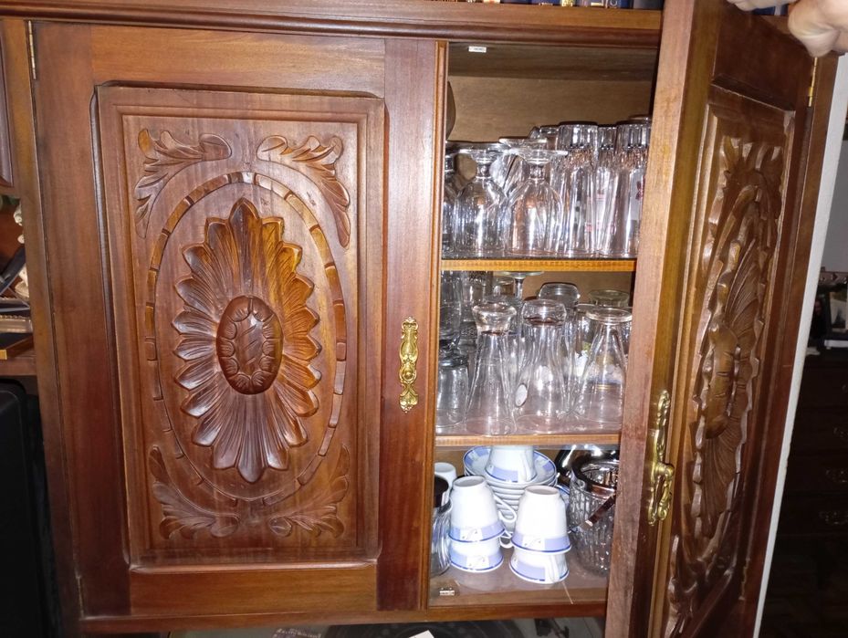 Móvel antigo para sala