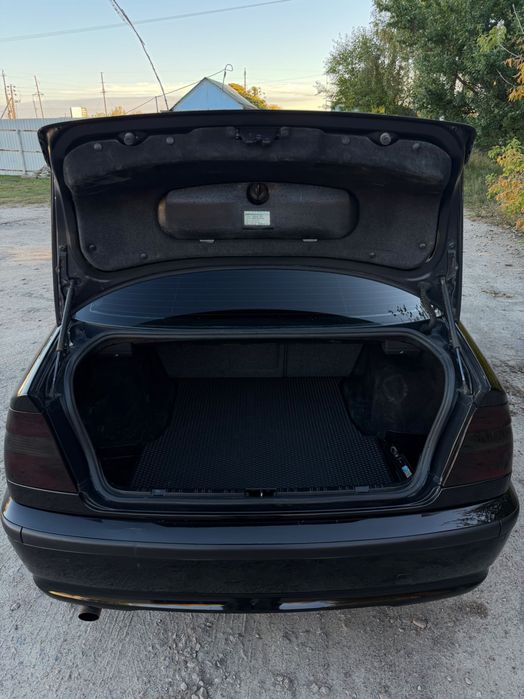 BMW E46 318i.