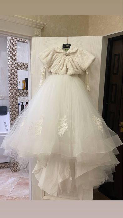 Продам платье на девочку выпускное