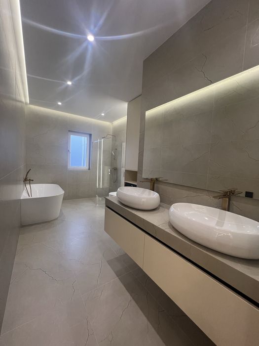 Продаж сучасного таунхаусу