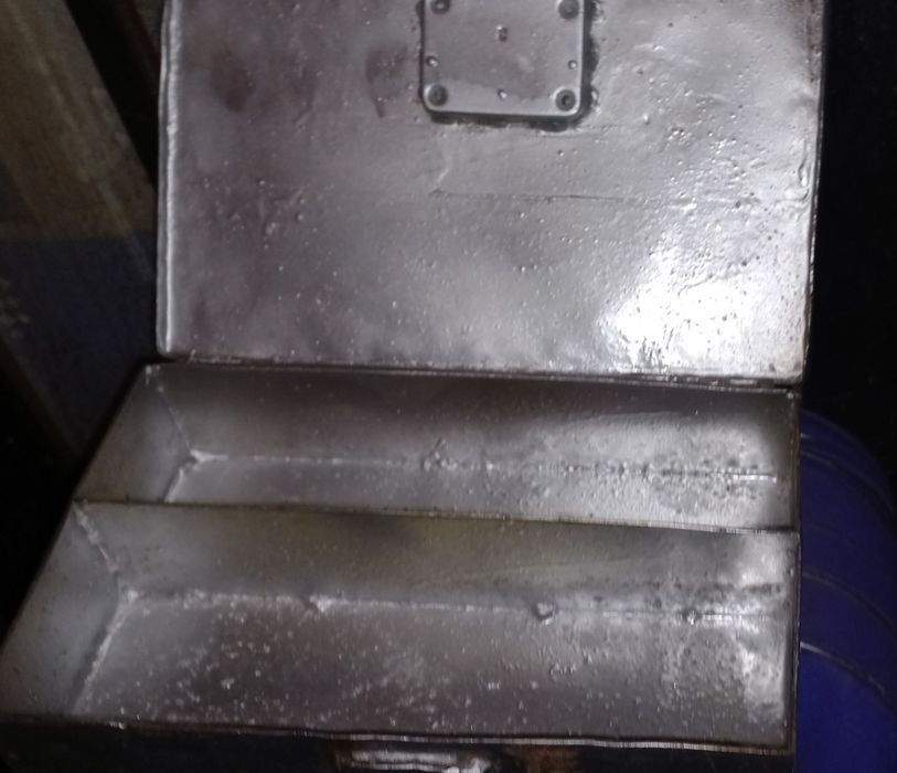 Kasetka pancerna na biżuterię i broń