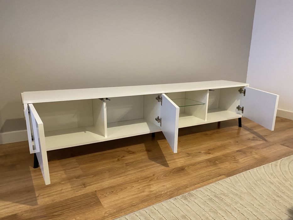 Biala szafka RTV na nozkach stan idealny