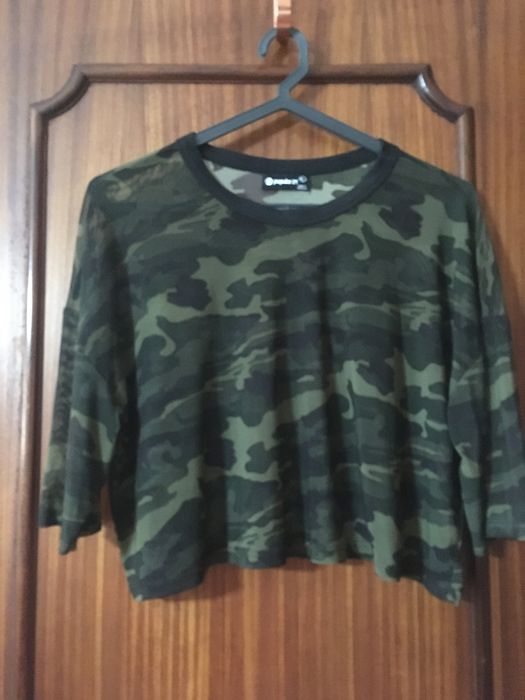 T-shirt curta nova