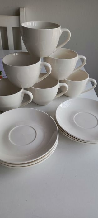 Piękne fiiliżanki za spodkami ecri