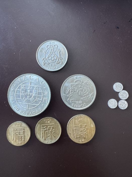 Lote de 10 Moedas de Macau (20, 5 e 1 Pataca + Avos)
