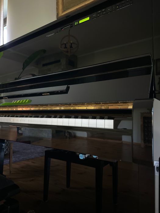 Pianino Yamaha MX100B Disklavier system.