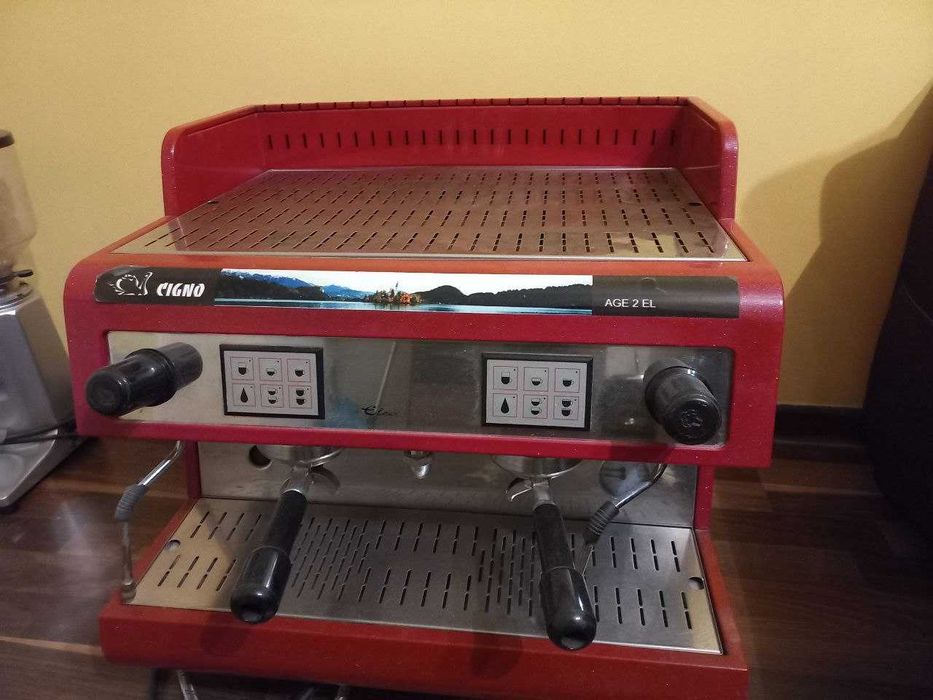 Професійна кавомашина AGE Elmont Bled б/в у хорошому стані
