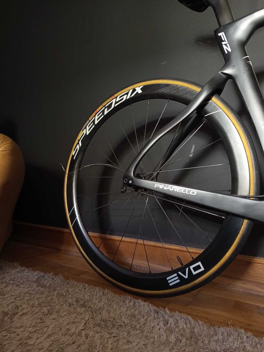 Rodas 28 carbono Speedsix Evo 45 + pneus