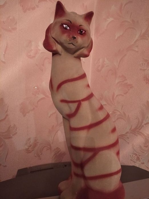 Продам  копилку, статуэтку.