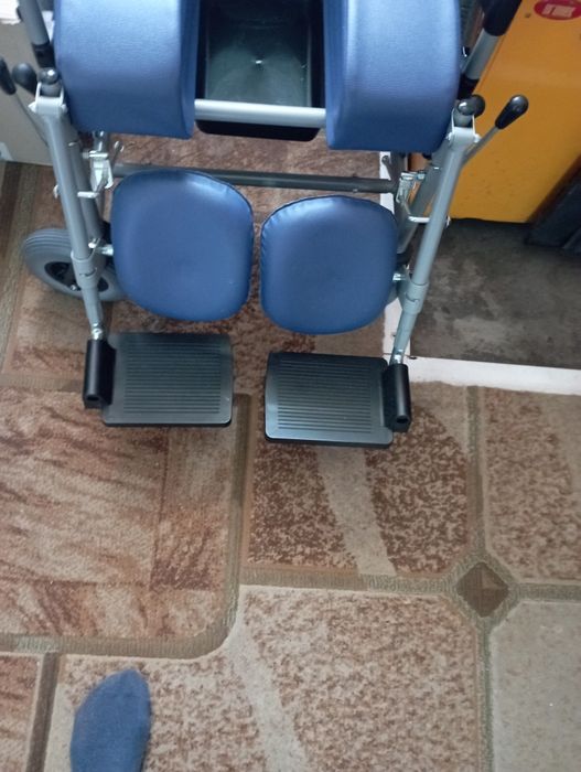 Инвалидний визок до 120 кг з туалетом