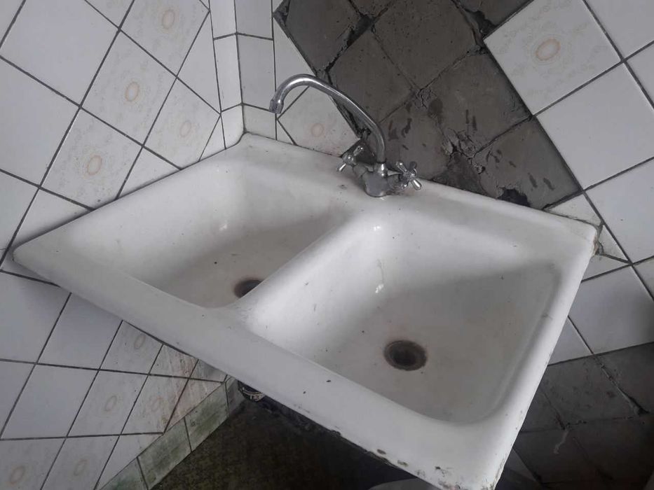 Продам Две Чугунные батареи и МОЙКУ Кухонную