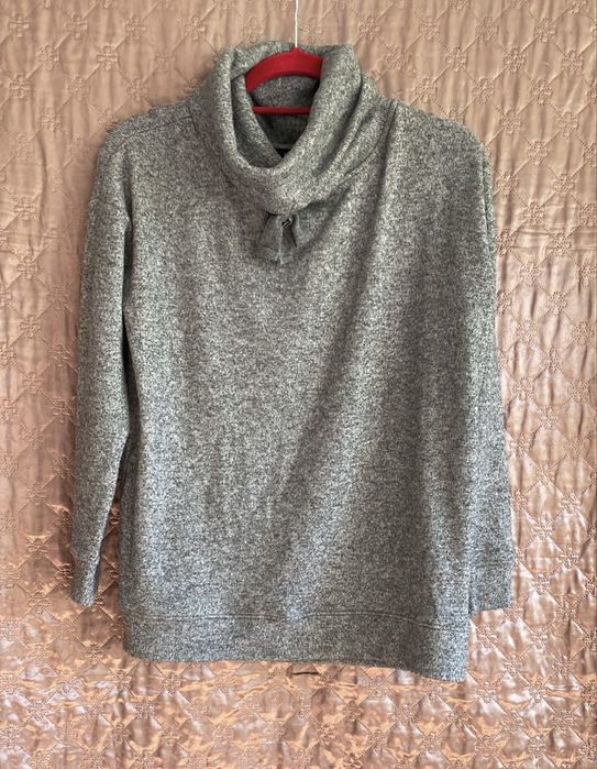 Szary sweter z luźnym golfem pod szyją F&F roz. S jak M / L