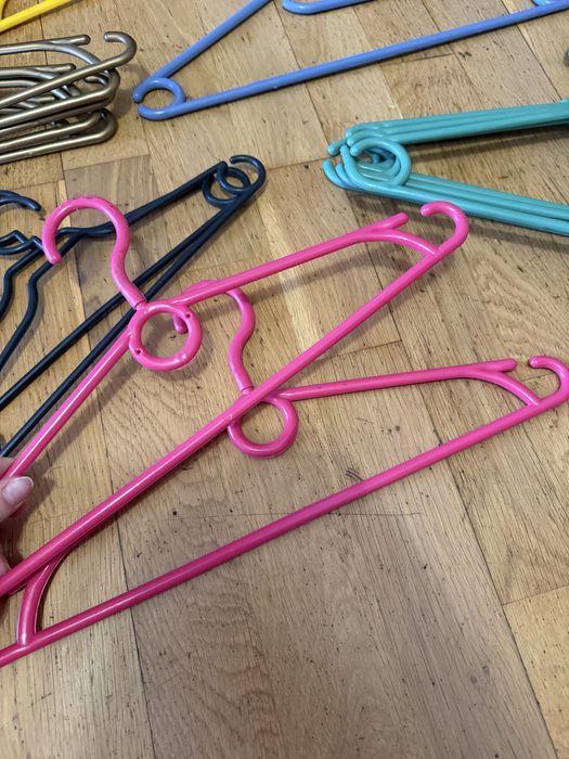 Zestaw 33 sztuk wieszakow ikea na ubrania dzieciece rozowe ikea