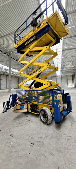 Wynajem podnośników koszowych i nożycowych