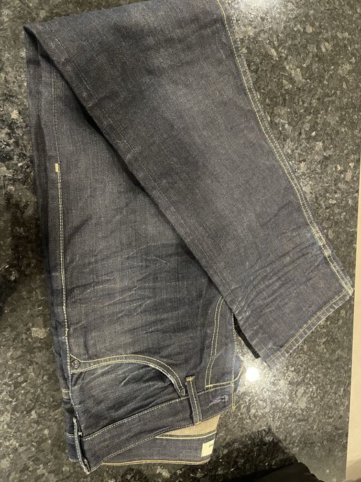 Calcas 504 levis homem