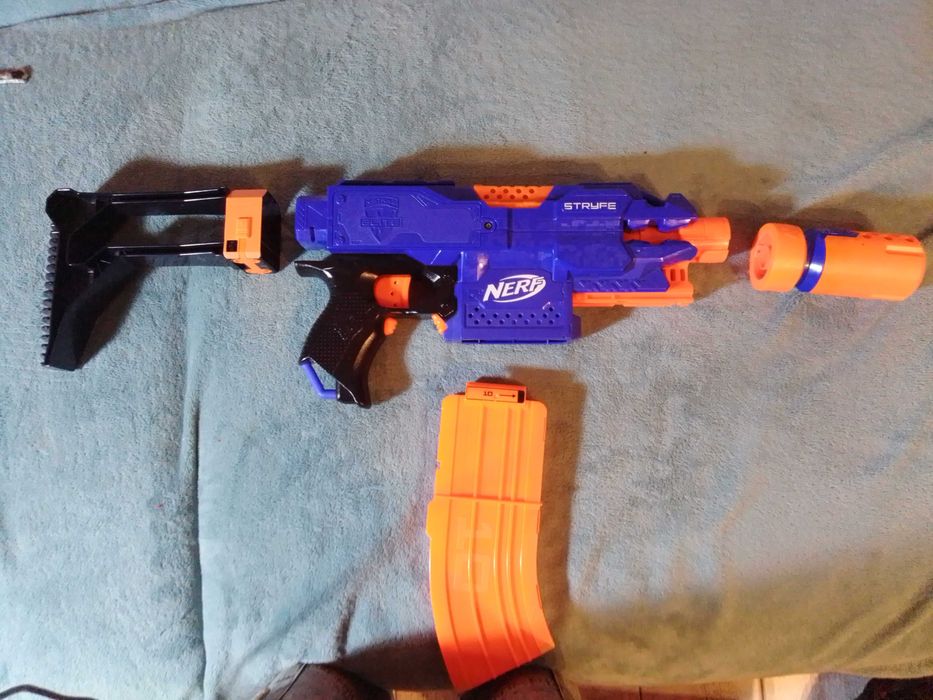 Karabin Nerf „ N-strike Stryfe" w kolorze niebieskim