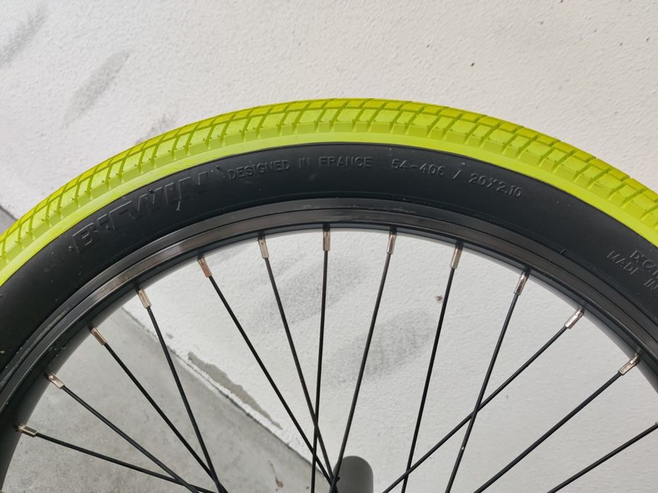 BMX BTWIN Wipe 500 (20") - Como Nova c/ 4 Peseiras (Pegs)