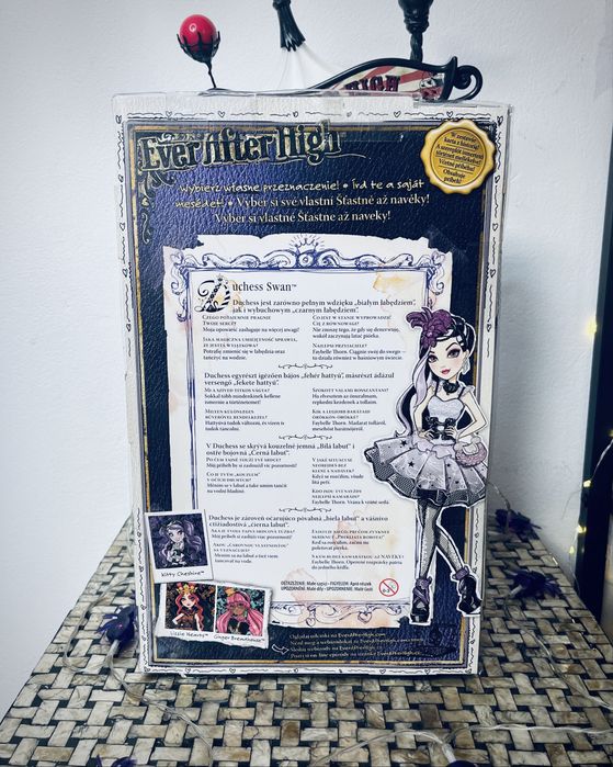 Ever After High Duchess Swan Signature Basic 2014 NIB
