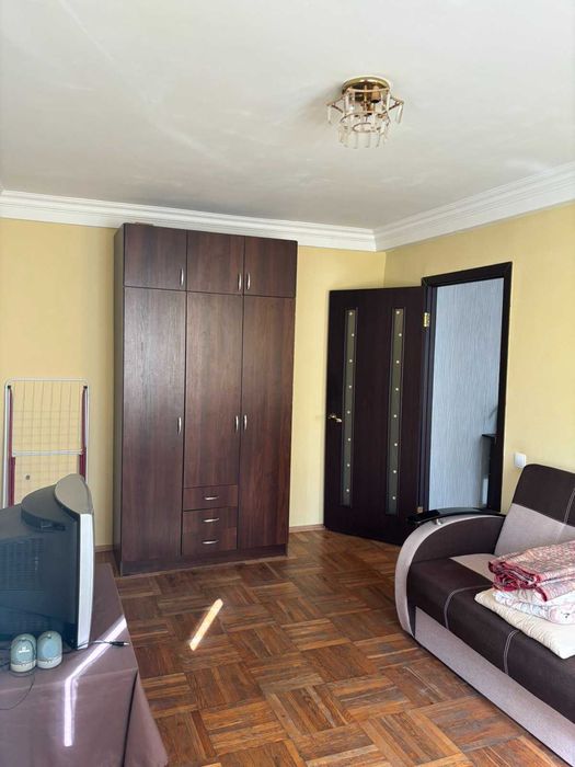 продам 2-х кімн. метро Васильківська, без комісіі