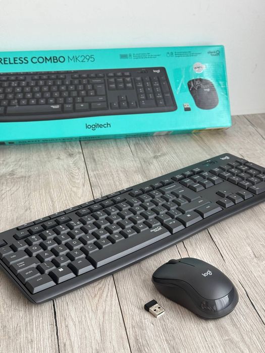 Комплект (клавіатура, миша) Logitech MK295 Wireless Combo Black NL